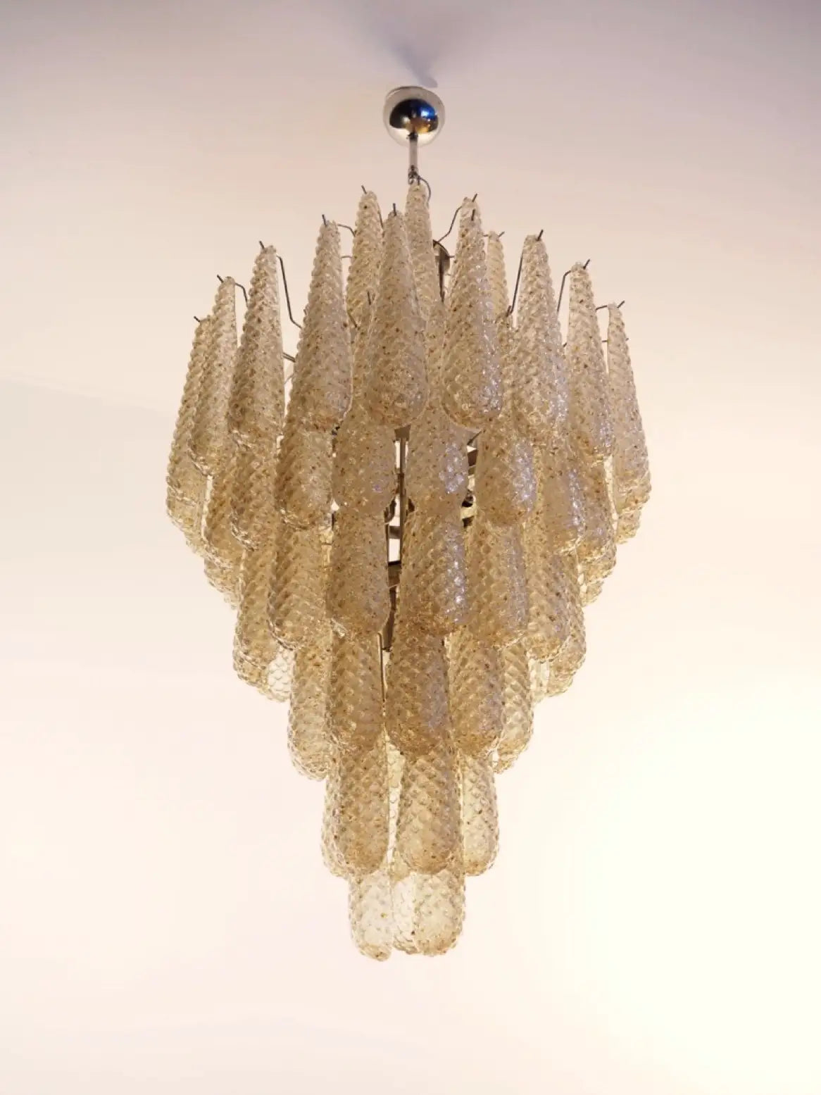 Drop Champagne Chandelier Grande