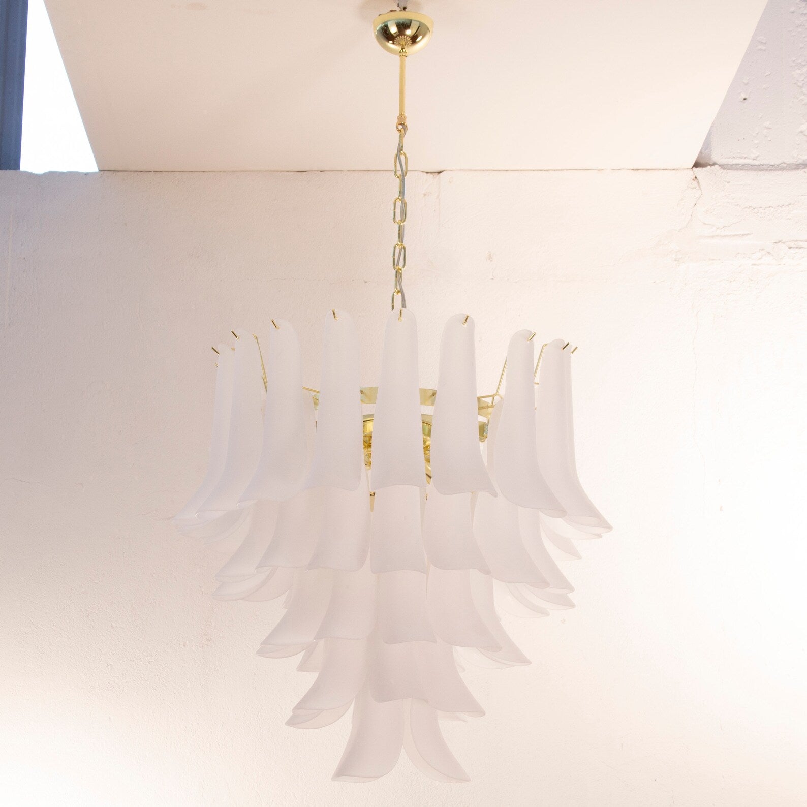 Murano Petali Chandelier Ø70 – Frosted White