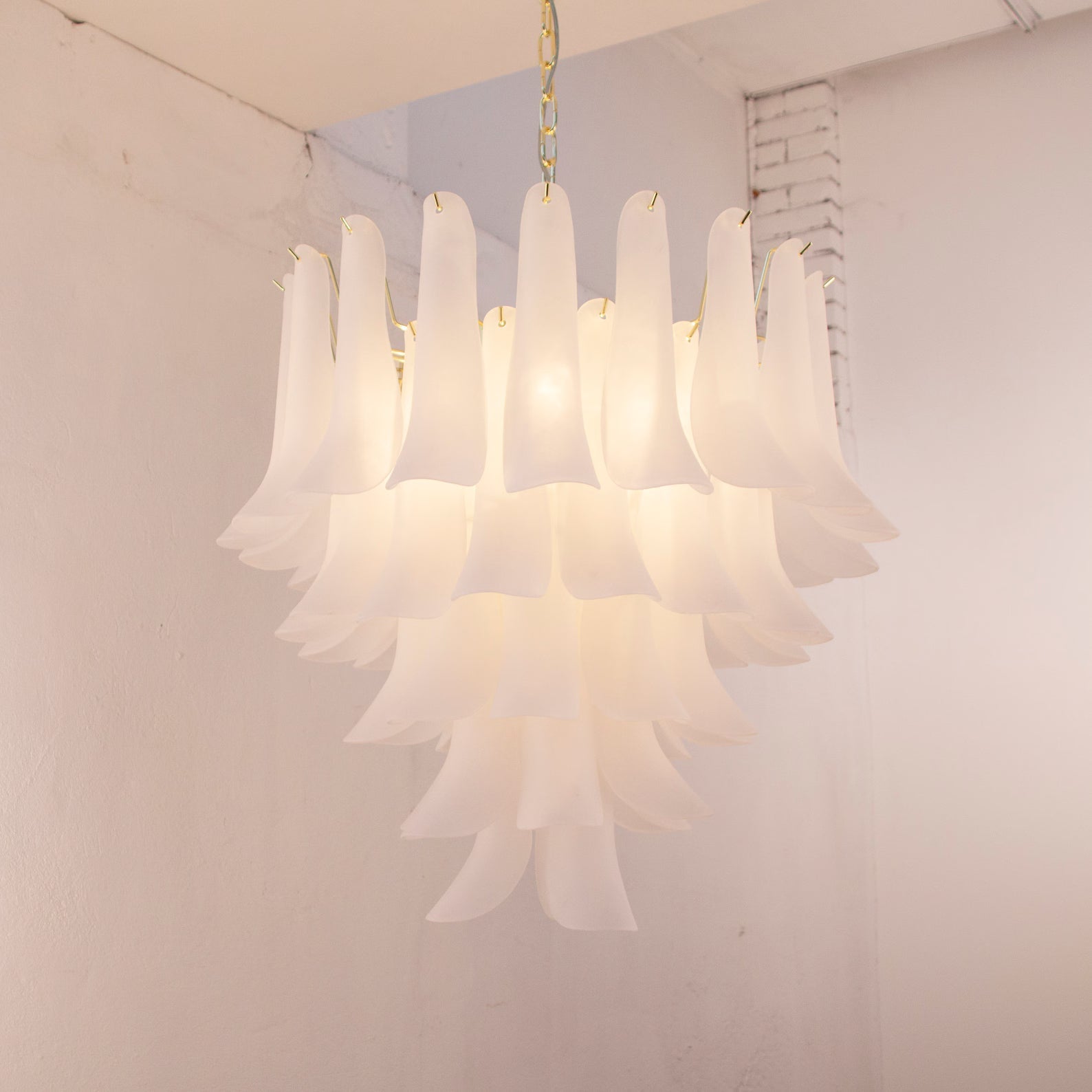 Murano Petali Chandelier Ø70 – Frosted White