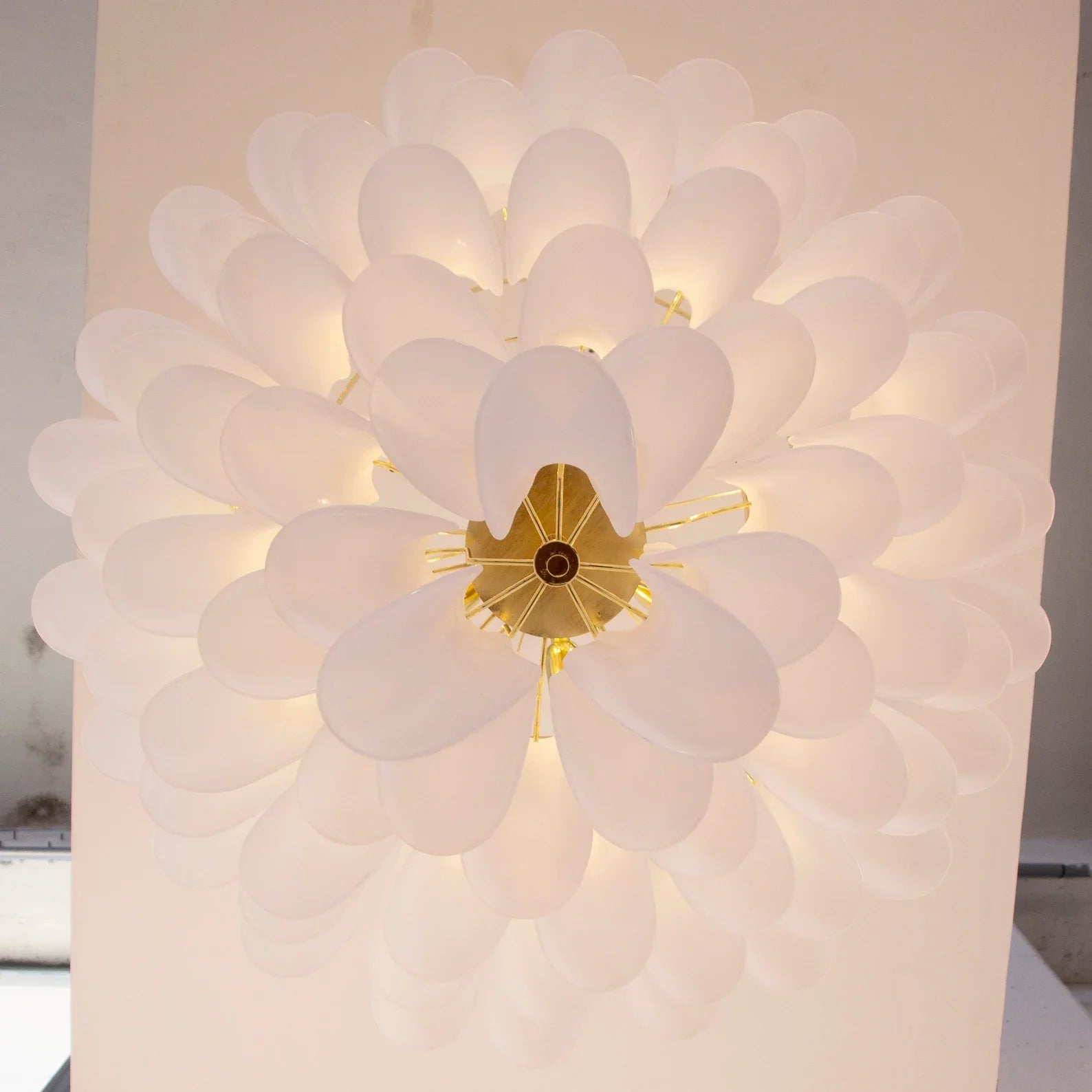 Murano Petali Chandelier Ø80 – Frosted White