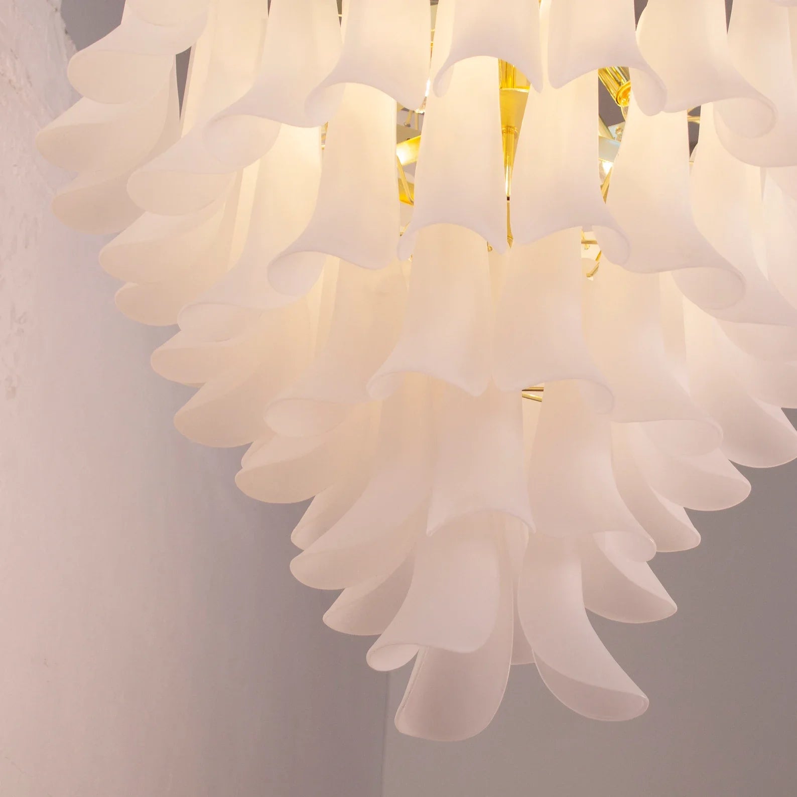 Murano Petali Chandelier Ø80 – Frosted White