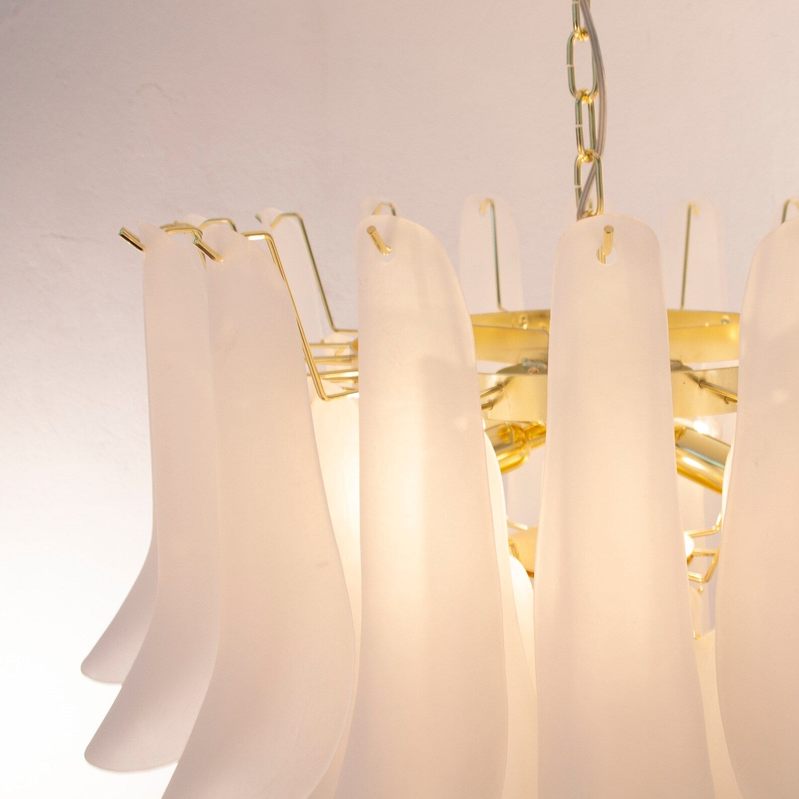 Murano Petali Chandelier Ø70 – Frosted White