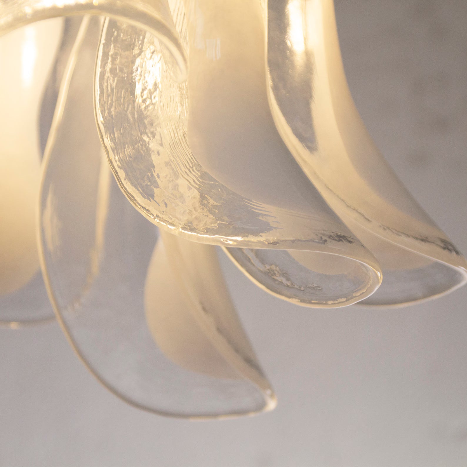 Murano Petali Chandelier Ø33 – Crystal & White Glass