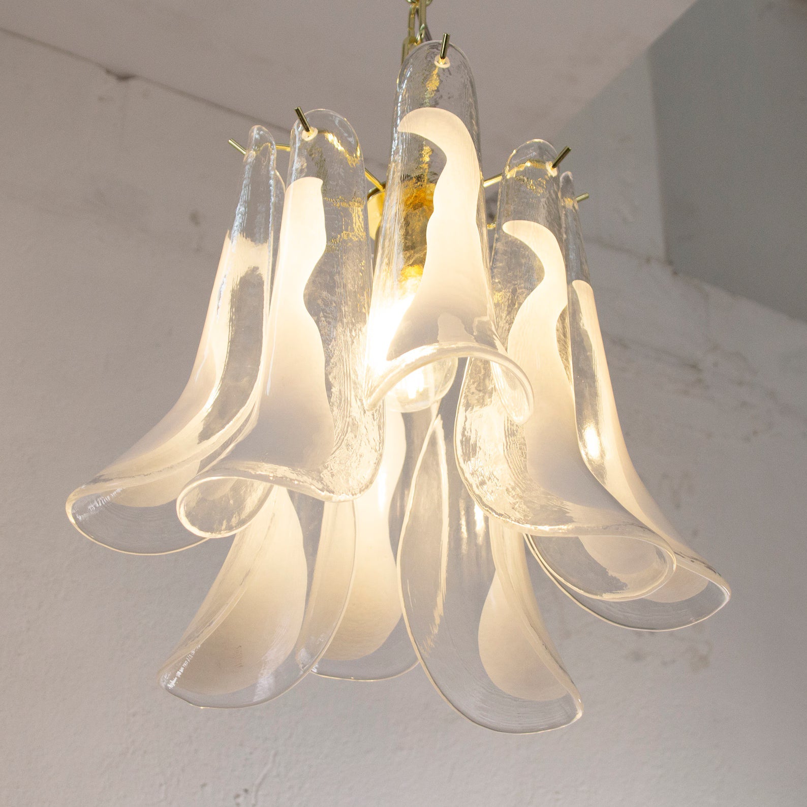 Murano Petali Chandelier Ø33 – Crystal & White Glass