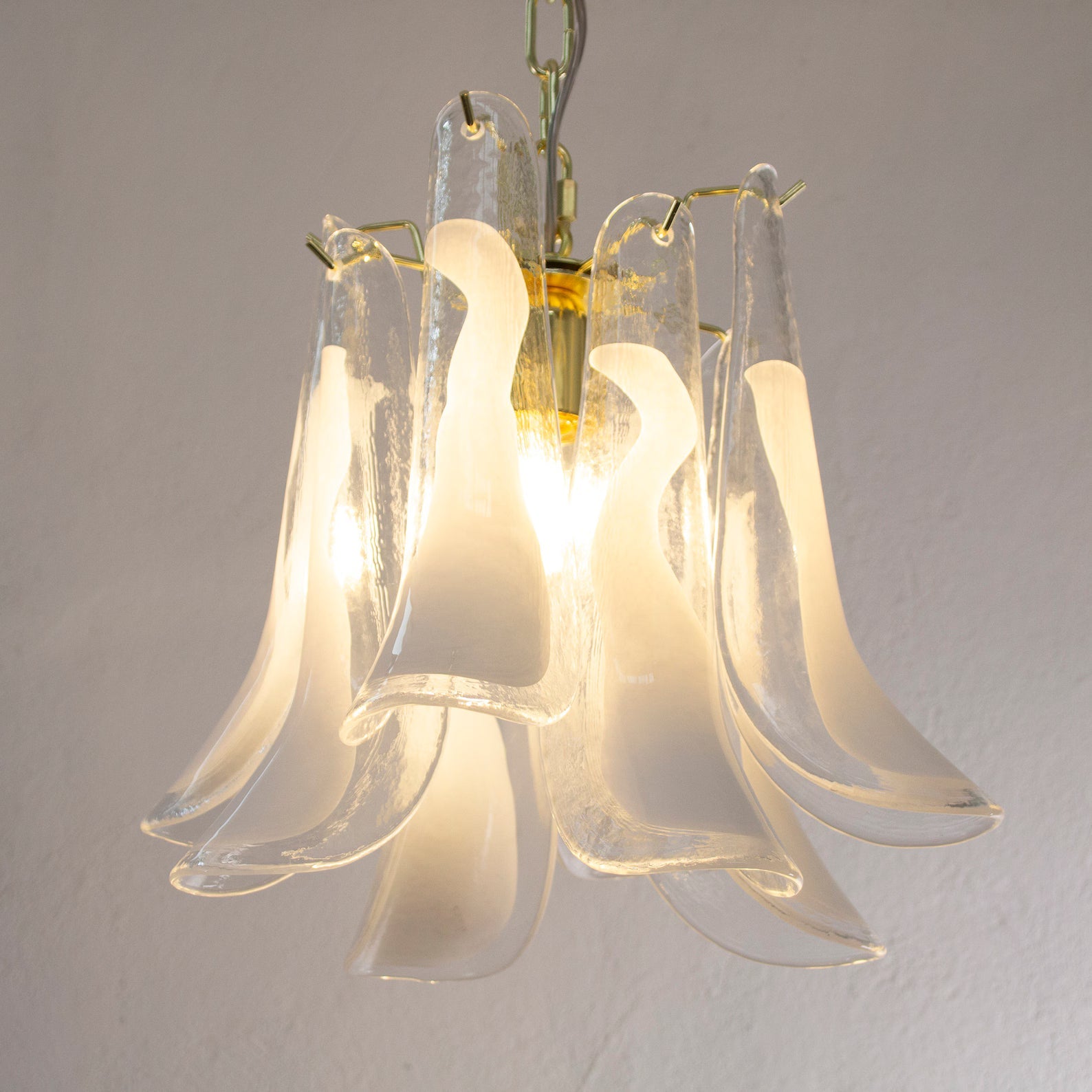 Murano Petali Chandelier Ø33 – Crystal & White Glass